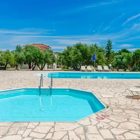 Villa Mikri Poli *